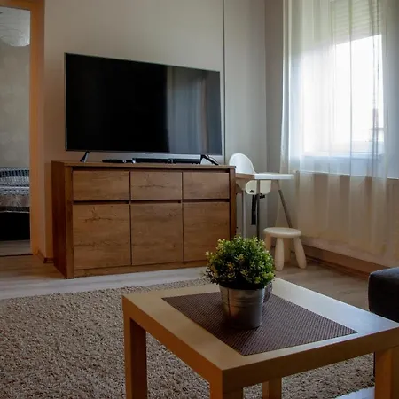 Family アパート *